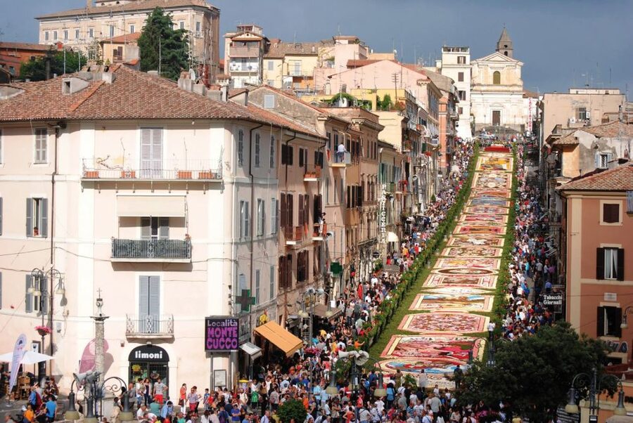 Rome: Castelli Romani Hop-on and Hop-off Tour - The €20 voucher: turning scenery into a real break