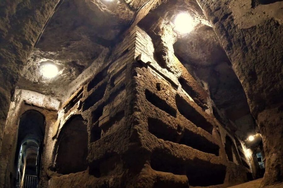 Rome: Catacombs of St. Sebastian Entry Ticket & Guided Tour - Constantine’s circus-shaped basilica and the shift toward martyr worship