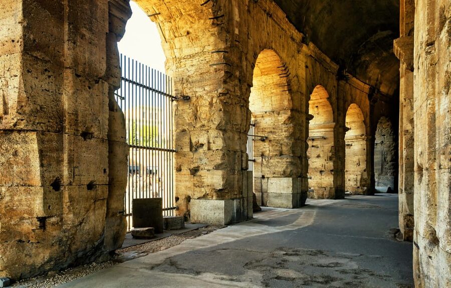 Rome: Colosseum and Ancient Rome Guided Walking Tour - The guides: what the reviews suggest about the experience