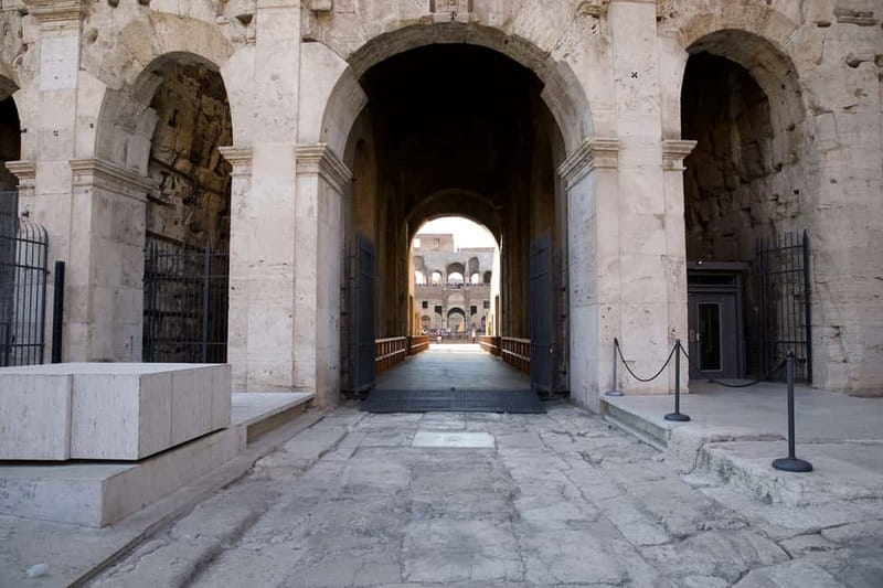 Rome: Colosseum and Ancient Rome Small Group Guided Tour - Photo Stops Without Getting Stuck: How the Guide Helps You See