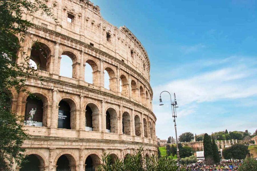 Rome: Colosseum Arena Floor, Palatine & Forum Guided Tour - First step: meeting up and how the tour stays organized
