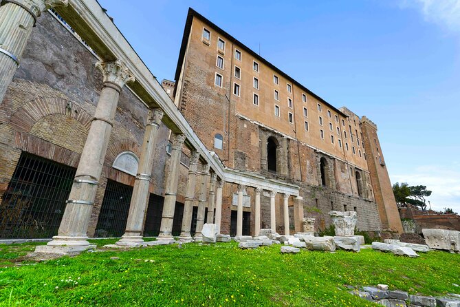 Rome: Colosseum, Forum, and Palatine Hill 3 hr Tour - Roman Forum: Ruins That Still Feel Like a Main Street