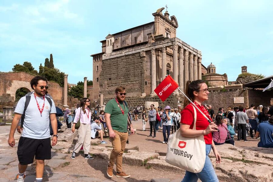 Rome: Colosseum, Forum, and Palatine Tour - How the Best Guides Make This Tour Work: Humor, Visuals, and Stories