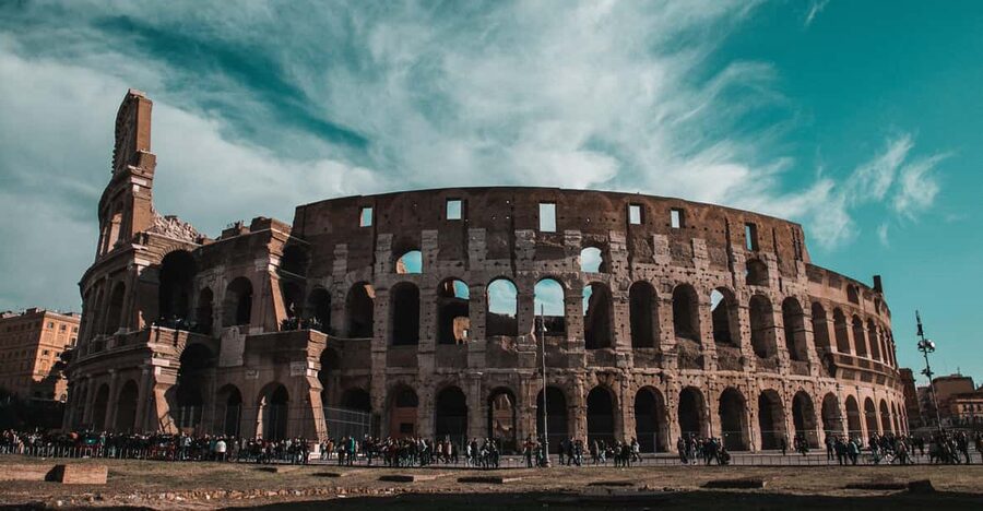 Rome: Colosseum, Forum, Palatine with Breakfast or Aperitif - Roman Forum first: the places where everyday Rome happened