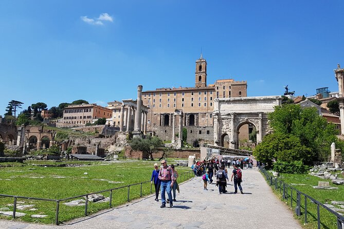 Rome: Colosseum, Palatine Hill and Roman Forum Guided Tour - Arch of Constantine to Arch of Titus: two moments of Roman messaging