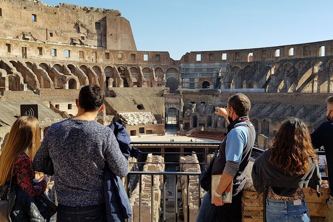 Rome: Colosseum, Palatine Hill and Roman Forum Guided Tour - Standing in the Forum’s center: Curia, arches, Tabularium, Saturn