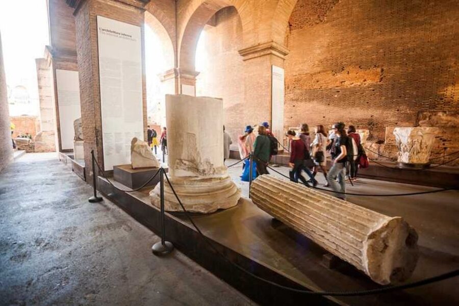Rome: Colosseum, Palatine & Roman Forum Tour w/Entry Ticket - First, Find the Meeting Spot Near the Colosseum Metro