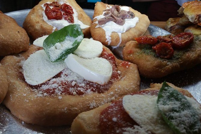 Rome Colosseum: Pizza & Aperitivo Food Tour at Sunset - Monti at sunset: why this pizza tour feels like the real Rome