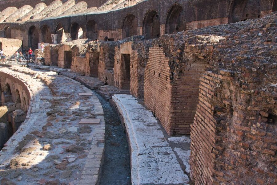 Rome: Colosseum, Roman Forum, and Palatine Hill Ancient Tour - Arches inside the story: Tito and Constantine
