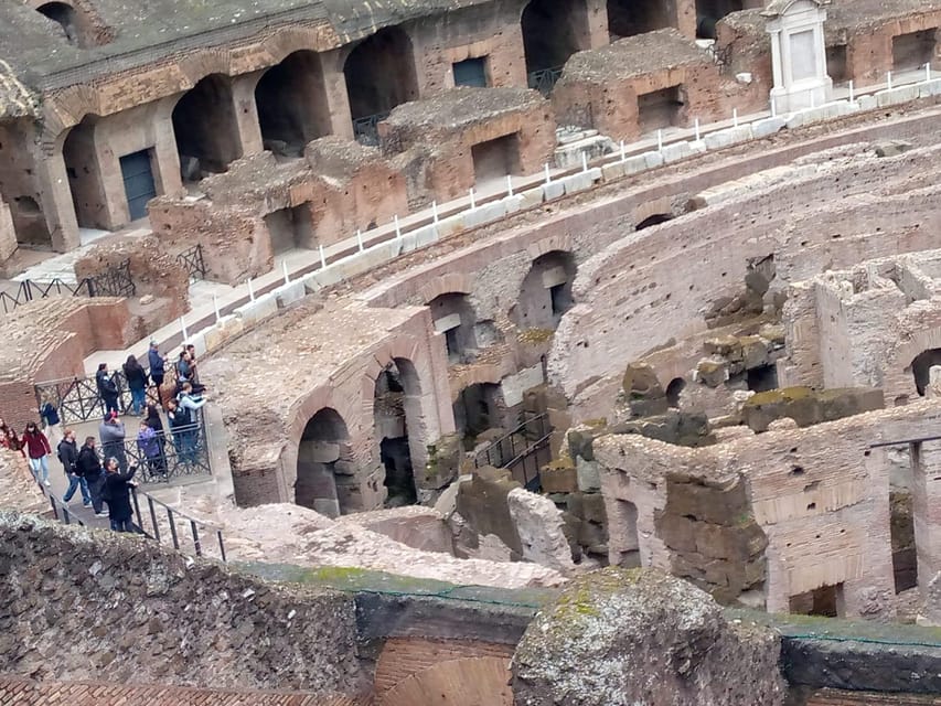 Rome: Colosseum, Roman Forum & Palatine Hill Experience - Headphones, App Reliance, and When You Might Feel Under-Supported