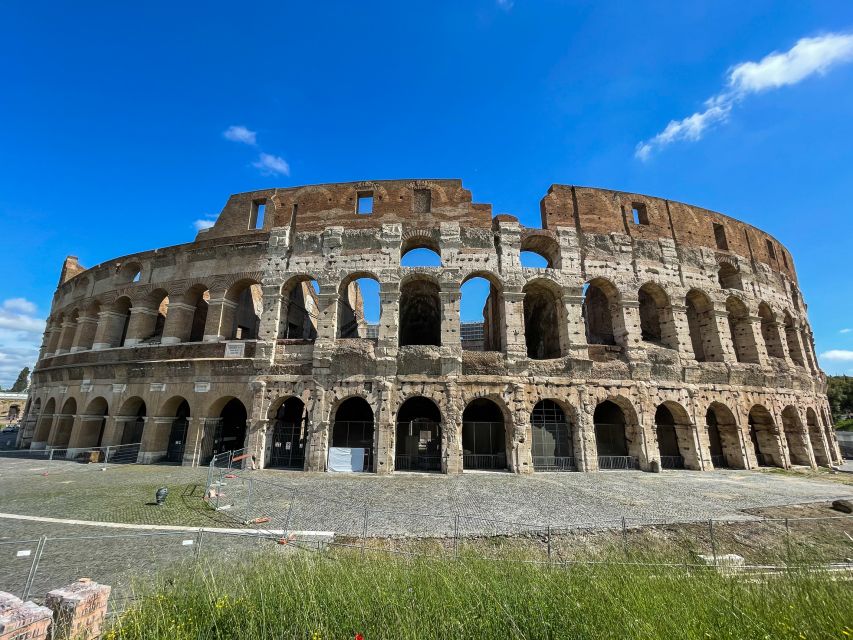 Rome: Colosseum Tour with Access to the Gladiator Arena - Meeting point and security: where the clock starts