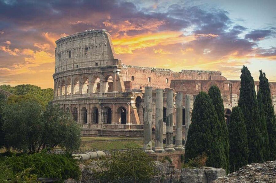 Rome: Colosseum Tour with Forum, Palatine & Guide Upgrade - Finding the meeting point at P.za del Colosseo, 21