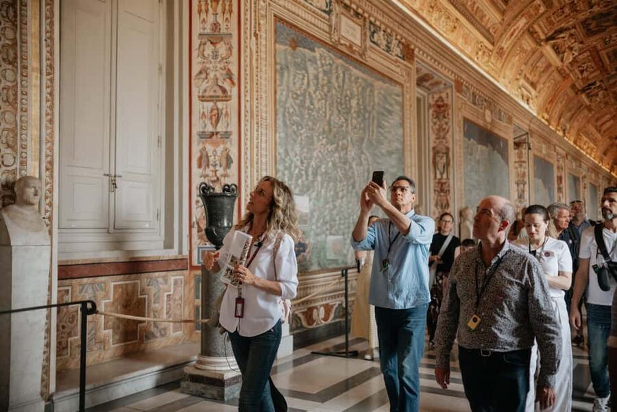 Rome: Colosseum, Vatican Museums & Historic Center in a Day - Piazza Venezia to the Colosseum: Switching from Modern Rome to Ancient Rome