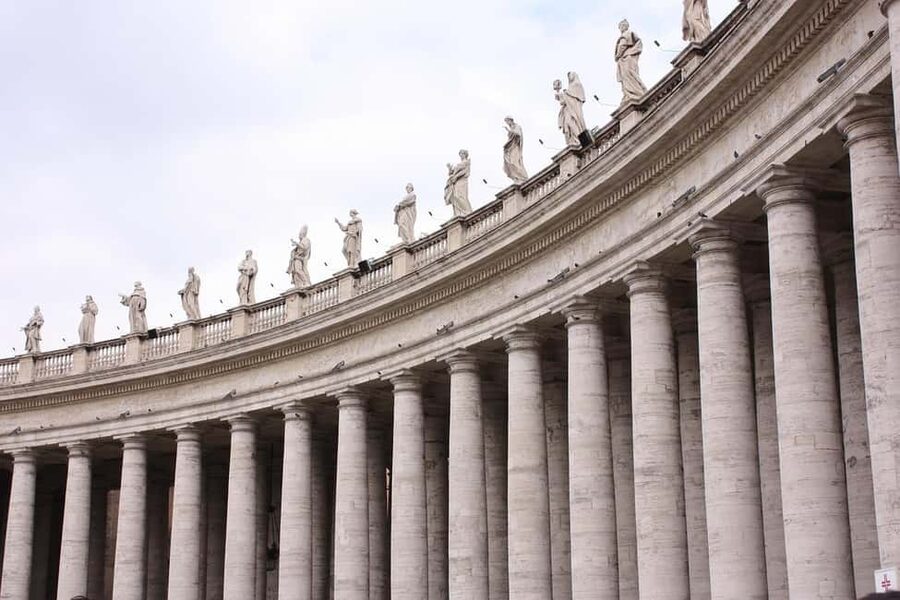 Rome: Complete Tour of St. Peter's Basilica & Dome's Access - Getting through security without losing the whole morning