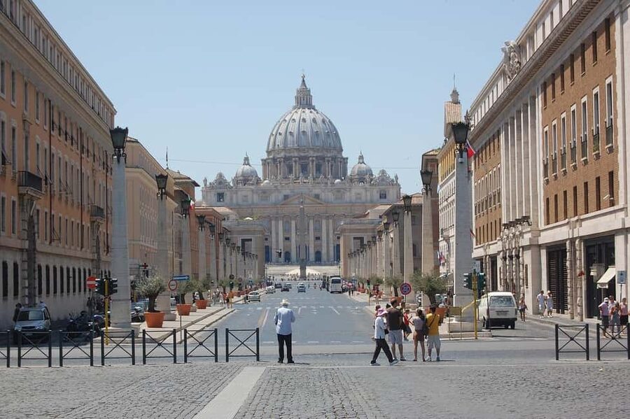 Rome: Complete Tour of St. Peter's Basilica & Dome's Access - The Papal Caves: a quieter Rome under your feet
