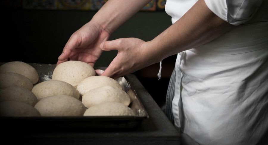 Rome: Cooking Class with a Master Neapolitan Pizzaiolo - Meeting A Neapolitan Pizzeria In Central Rome