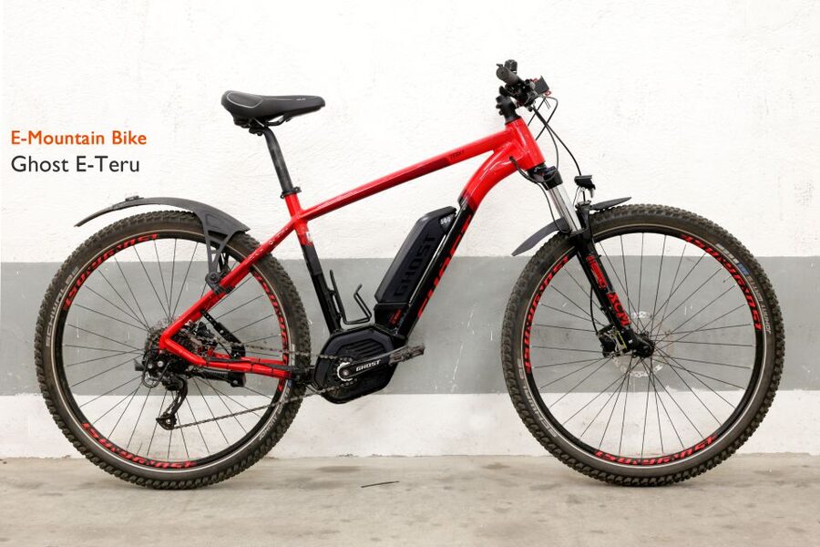 Rome: E-Bike Rental with Helmet and U-Lock - City streets vs Appian Way Park: how the bike choices change your day