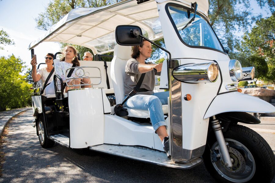 Rome E-Tuk Private Tours - Entering Rome via an e-tuk from Piazza Barberini