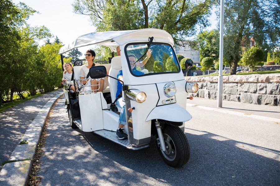 Rome E-Tuk Private Tours - Getting to the meeting point near Cinema Barberini