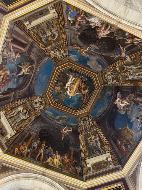 Rome: Escorted Entrance to the Vatican Museum - Meeting point and the first 15 minutes (where good visits are won)
