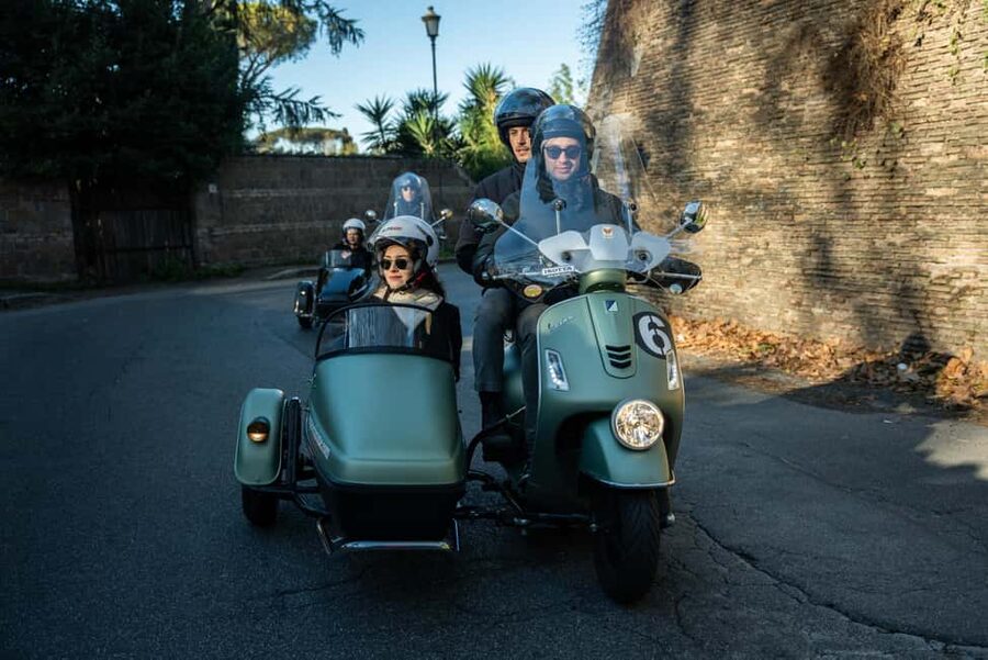 Rome: Evening Vespa Sidecar City Tour - Piazza Venezia and the Colosseum at sunset: your first big wow