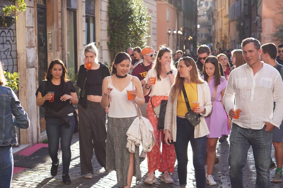 Rome: Evening Walking Tour with Cocktails and Local Guide - Key moments you’ll remember