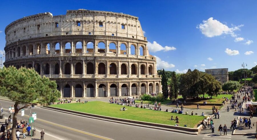 Rome: Exclusive Colosseum Underground and Roman Forum Tour - Guides in action: from story energy to archaeologist-level detail
