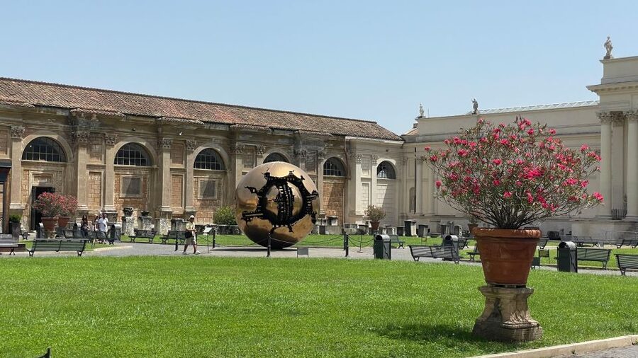 Rome: Excursion to the Vatican Museums - Gallery of Maps and Tapestries: how the Vatican pictured the world