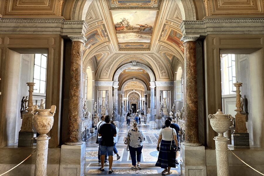 Rome: Express Early Morning Sistine Chapel Small Group Tour - Meeting at Viale Vaticano and handling the dress code fast