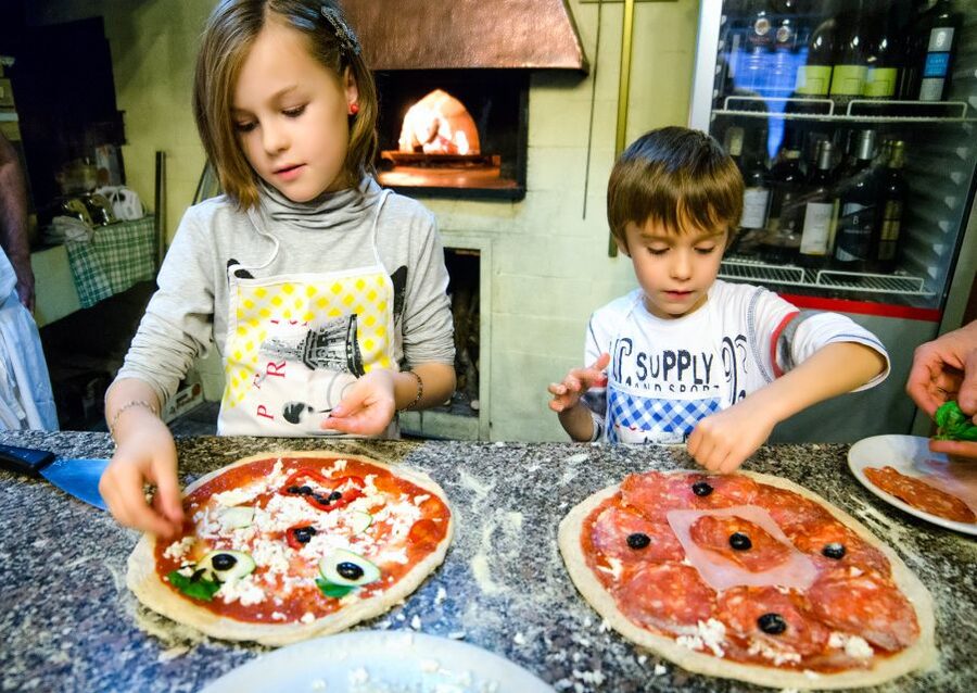 Rome: Family-Friendly Pizza Master Class - Where You Start: A Classic Pizzeria Near Piazza Navona