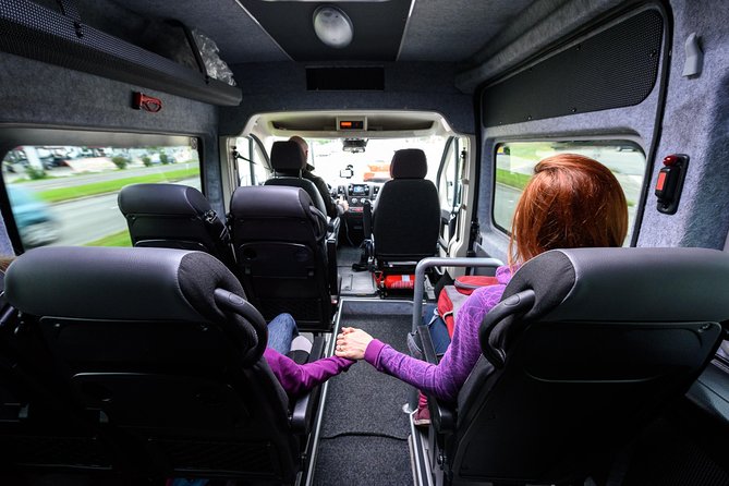 Rome Fiumicino Airport (FCO) Private Departure Transfer from Rome City Hotels - Finding Your Driver on Busy Streets