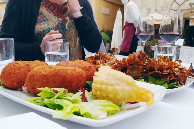 Rome Food Tour: Campo de' Fiori, Ghetto, Trastevere Winner 2024 - From Pont Fabricius to Trastevere: fried specialties and pasta pairings