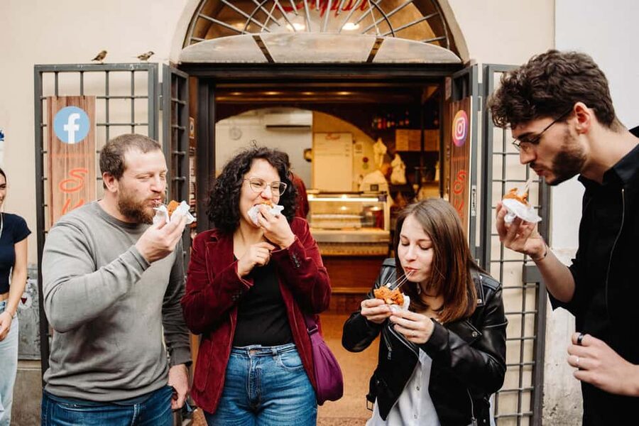 Rome Food Tour: Trastevere Aperitivo, Wine & Pasta Dinner - Checco Er Carettiere and the food-to-sweet arc
