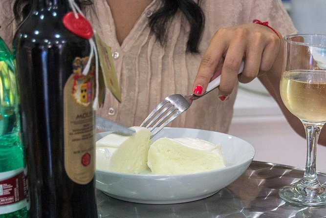 Rome Food Tour: Unlimited Tastings with Fine Wine & Barolo - Stop 2: Bonci Pizzarium and why chef pizza tastes different
