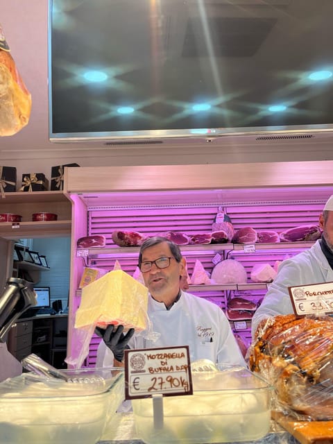 Rome: Food & Wine Tour of Campo de Fiori, Ghetto, Trastevere - Guides and group vibe: small group energy in practice