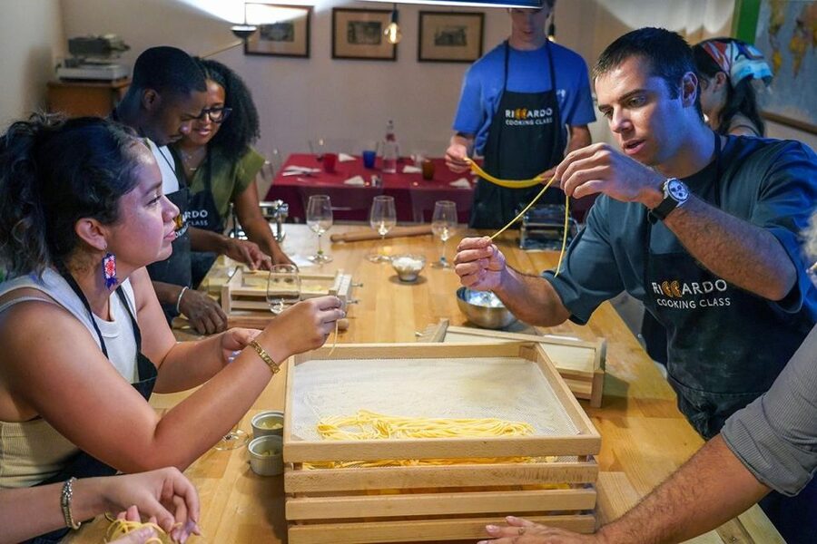 Rome: Fresh Pasta-Making Class with Italian Chef and Wine - Where you meet: The Cooking Lab near a cafe (and what to look for)