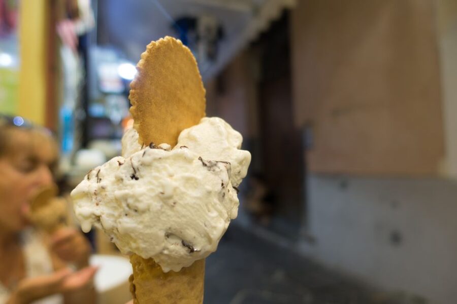 Rome: Gelato Masterclass with Live Chief and Tastings - A one-hour gelato masterclass with a real teacher