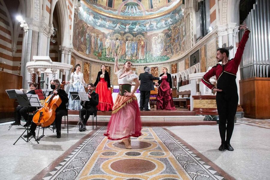 Rome: Giuseppe Verdi's "La Traviata" Live Performance - Seating and sight lines in a church: what to expect, and how to choose well