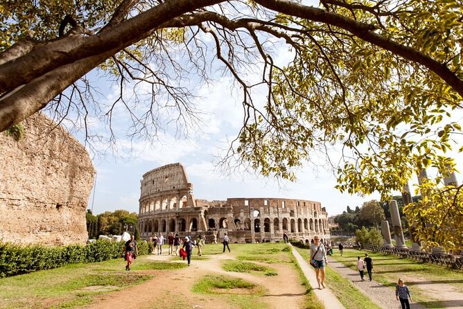 Rome: Gladiator’s Gate Arena Floor Guided Tour - Guide style and how to get more from the headset hour