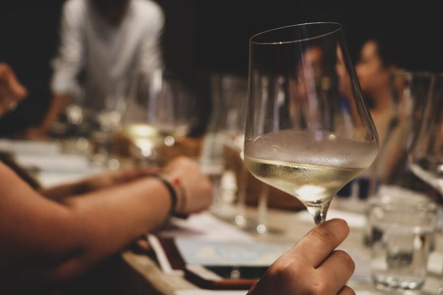 Rome: Guided Italian Wine Tasting Experience - The 2-Hour Flow: What Happens During Your Six-Wine Flight
