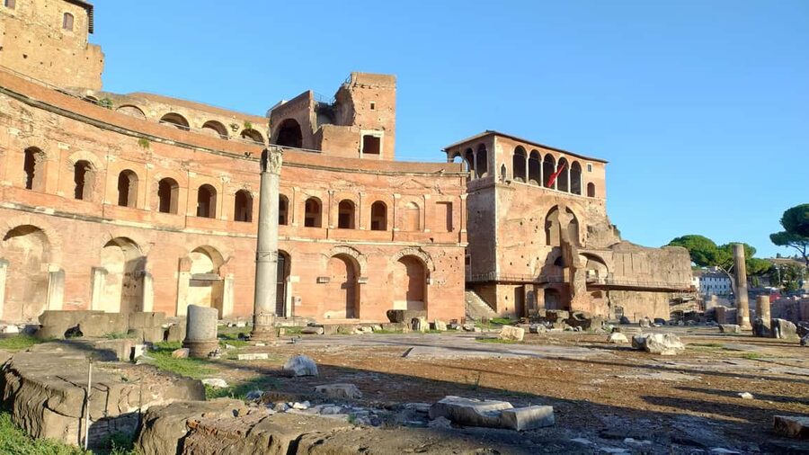 Rome: Guided outdoor tour from the Colosseum to the Imperial Fora. - Via dei Fori Imperiali: Walking the imperial corridor