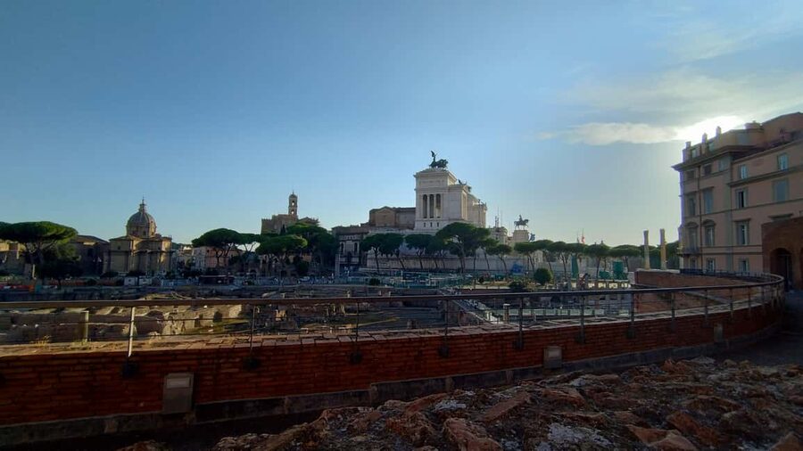 Rome: Guided outdoor tour from the Colosseum to the Imperial Fora. - Price and value: Is $22 worth 1.5 hours?
