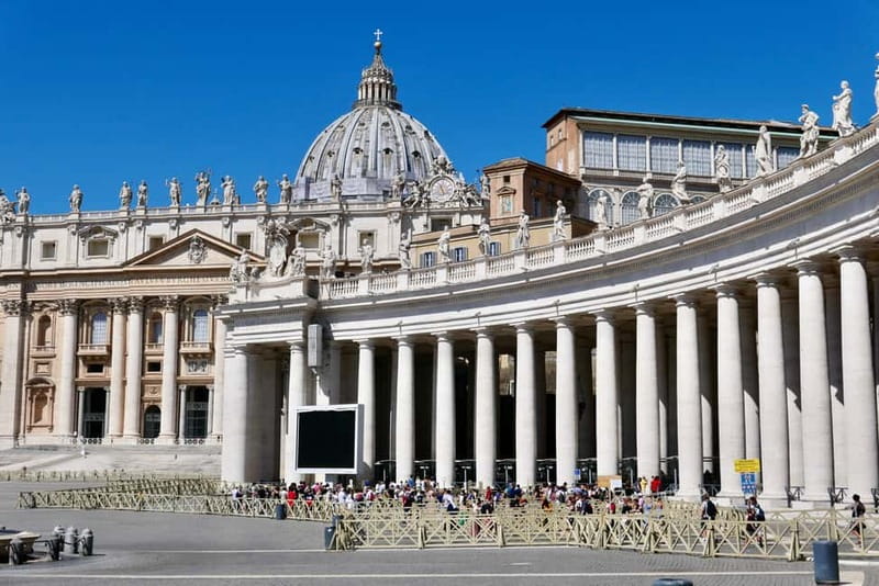 Rome: Guided Tour of St. Peter's Basilica, Grottoes & Square - St. Peter’s Square: Bernini’s tricks and fast orientation