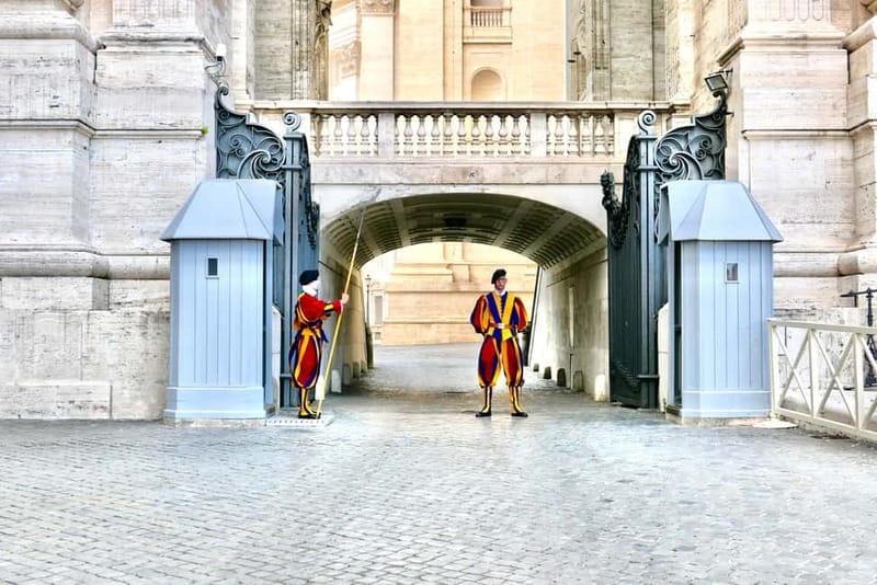 Rome: Guided Tour of St. Peter's Basilica, Grottoes & Square - Security lines, no skip-the-line: how to plan your time