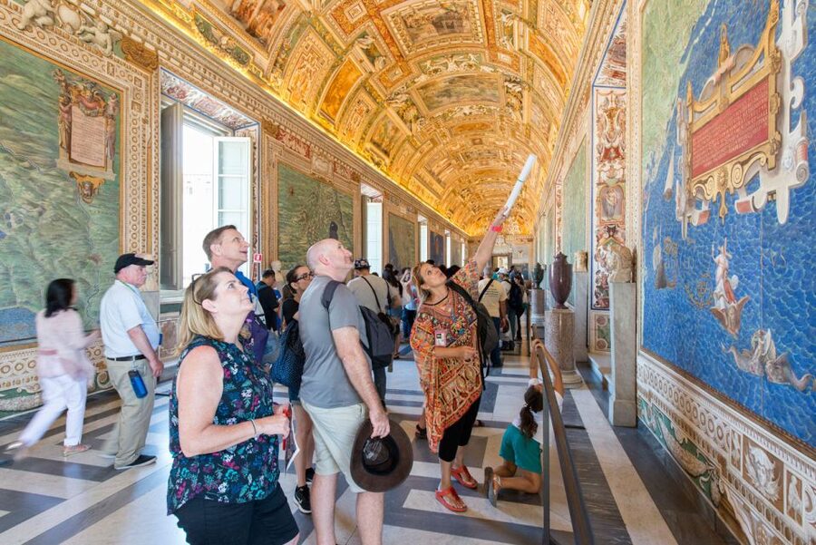 Rome: Guided Tour of St. Peter’s Basilica & Panoramic Dome - St. Peter’s Basilica highlights: Pietà and Baldacchino with context