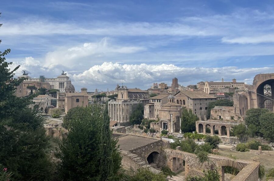 Rome: Guided Tour of the Colosseum Underground - The Underground chambers: tunnels, lifts, and holding cells