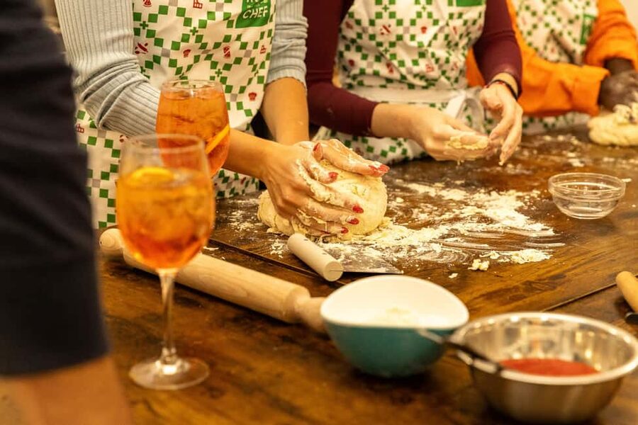 Rome: Hands-On Pizza Cooking Class with Spritz Mixology - Quick hits