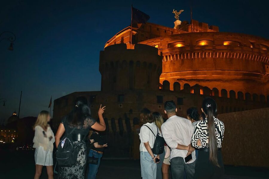 Rome: Haunted Ghost Tour, Mystery Crimes and Blackmagic - Group Style, Guides, And The Moment-to-Moment Tone