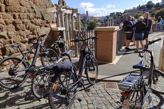 Rome Highlights by E-Bicycle Small group - A playful truth-check stop in the Rome you hear about