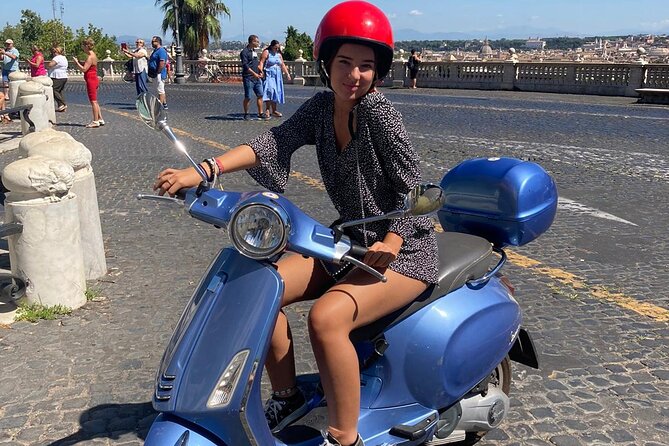 Rome Highlights by Vespa Private guided Tour - Piazza Navona, Trevi Fountain, and the Spanish Steps from street level